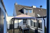 Freisitz vorm Eingang des Haupthauses - 
