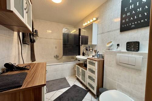 Wannenbad mit Oberlicht - 