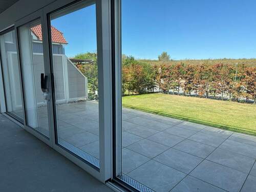 großzügige Terrassenfläche - 
