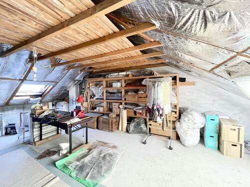 viel Stauraum auf dem Dachboden - 