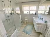 Bad mit Dusche - 