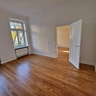 Verbindungstür zum Schlafzimmer - 