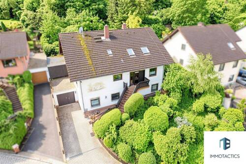 Außenansicht - Großzügiges Einfamilienhaus mit Ausbaureserve, Garage, Balkon, Terrasse & geschütztem Garten