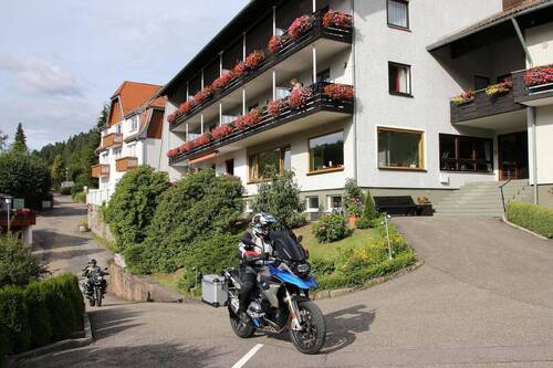 Zufahrt - 1 Zimmer Hotel, Pension, Gasthof zum Kaufen in Bad Wildbad