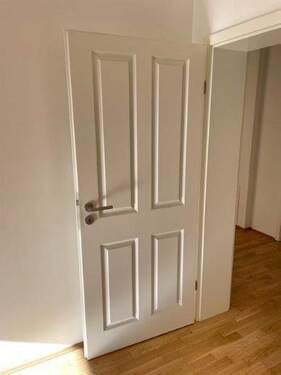 weiße moderne Zimmertüren - 3 Zimmer Etagenwohnung in Chemnitz