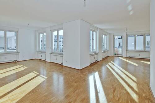 Wohnzimmer - 3 Zimmer Etagenwohnung zum Kaufen in München