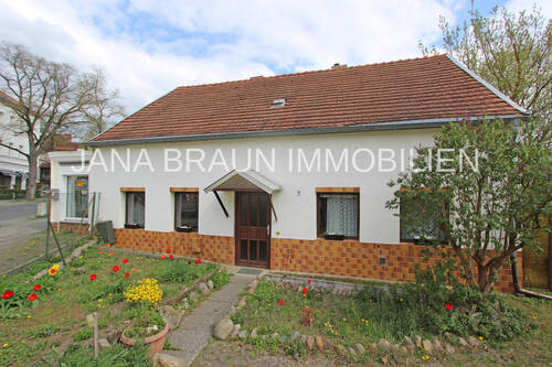 Bild 1 - Einfamilienhaus mit Sanierungsbedarf oder Baugrundstück in Wannsee