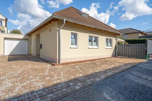 Hausansicht - 4 Zimmer Bungalow zum Kaufen in Wassenberg