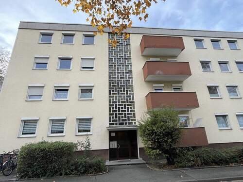 Hauseingang - 3 Zimmer Etagenwohnung zum Kaufen in Erlangen