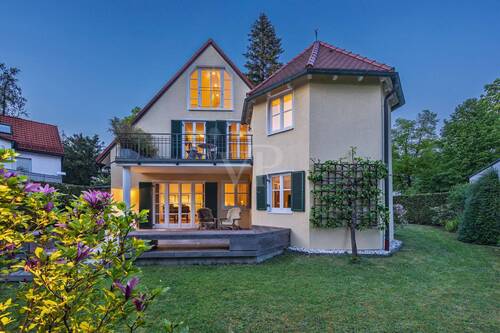 Abendansicht - 7 Zimmer Einfamilienhaus zum Kaufen in München