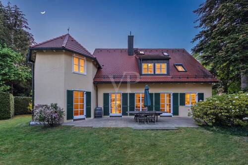 Abendansicht II - 7 Zimmer Einfamilienhaus in München