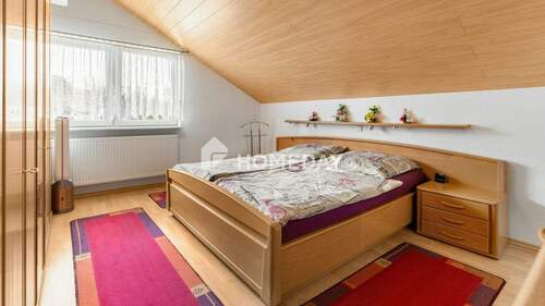 1. OG Schlafzimmer 1 - 