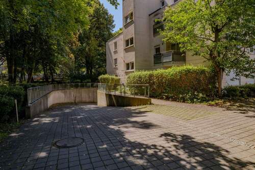 Zufahrt-Tiefgarage - Garage, Stellplatz zum Kaufen in Chemnitz