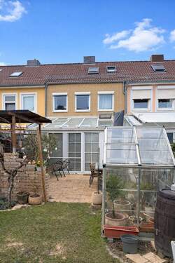 Außenansicht Süd- und Gartenseite.jpg - 4 Zimmer Reihenmittelhaus zum Kaufen in Heikendorf