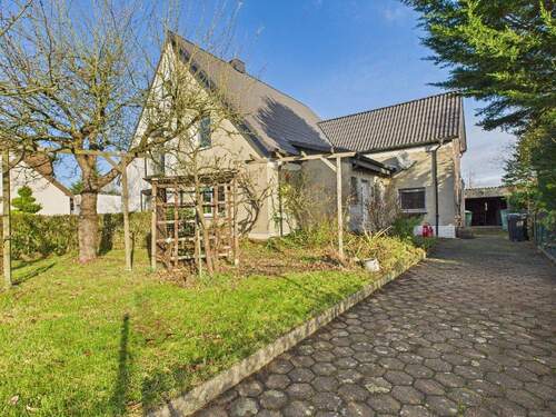 Frontansicht - Sanierungsbedürftiges Zechenhaus mit hochwertig erneuertem Dach und viel Platz für Ihre Visionen