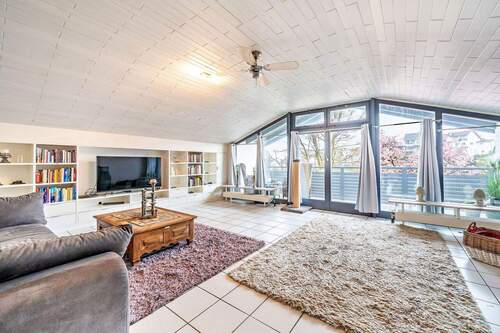 Wohnzimmer mit Loggia - 