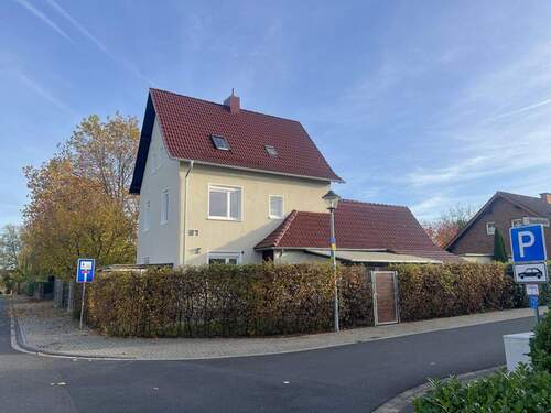 Vorderansicht - 9 Zimmer Einfamilienhaus in Hennef