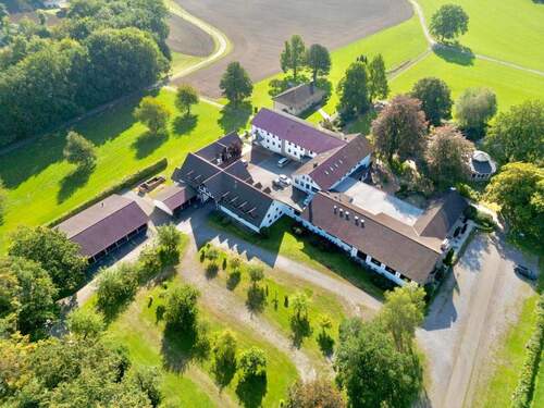 Luftaufnahme - Großzügiges Hotel- und Gastronomieanwesen in außergewöhnlicher Alleinlage