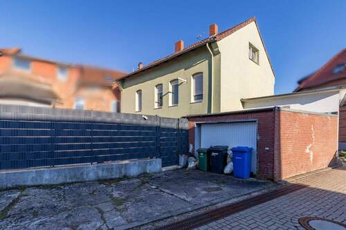 Außenansicht + Garage - 