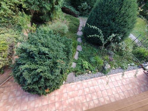 Blick vom Balkon in den Garten - 