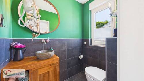 Gäste-WC - 4 Zimmer Bungalow in Weiskirchen / Rappweiler