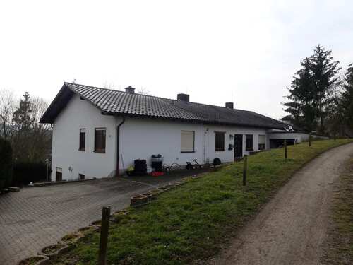 Straßenansicht - 4 Zimmer Etagenwohnung zum Kaufen in Schrecksbach