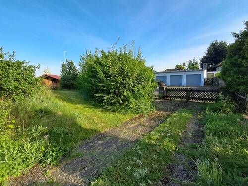 Zufahrt zum Grundstück - 4 Zimmer Bungalow zum Kaufen in Höchstadt an der Aisch