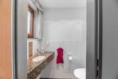 Gäste-WC - 4 Zimmer Reihenendhaus in Köngen