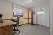 Büro + seitlicher Eingang - 