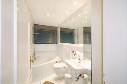 Badezimmer im Gartengeschoss - 