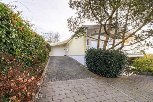 Einfahrt zur Garage - 