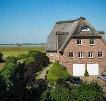 Reetgedecktes Warfthaus mit Elbblick in traumhafter Lage - Glückstadt