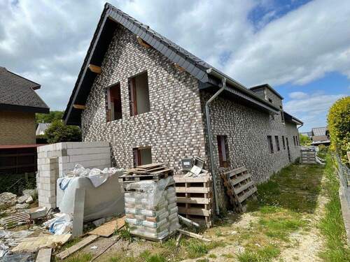 Aussenansicht - Doppelhaus im Rohbau - 220.000,00&nbsp;EUR Kaufpreis, ca.&nbsp; 256,00&nbsp;m&sup2;&nbsp;Wohnfl&auml;che