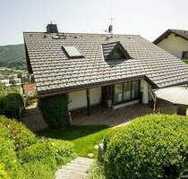 Exklusives Einfamilienhaus mit Einliegerwohnung und Weitblick über die Stadt zu verkaufen - Titisee-Neustadt