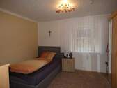 Schlafzimmer der EG-Wohnung - 
