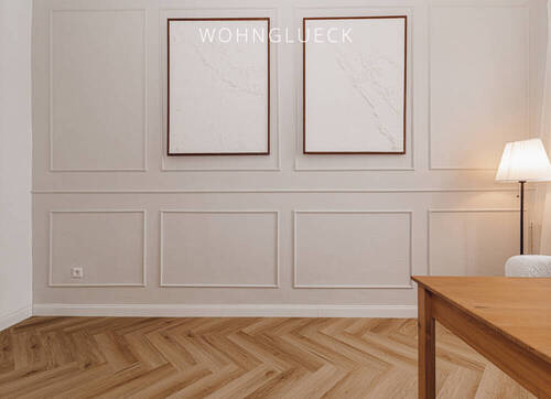 Arbeitszimmer mit Blick in die Baumkronen und Doppelflügeltür - 