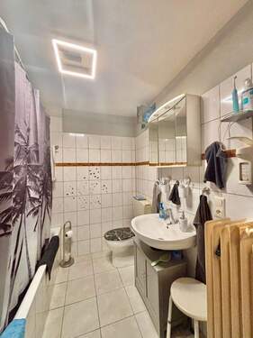 EG Bad mit Wanne - 