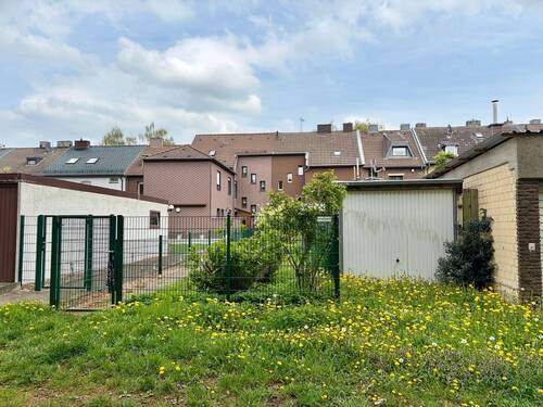 Hausrückseite mit Garage - 7 Zimmer Reihenmittelhaus zum Kaufen in Herzogenrath