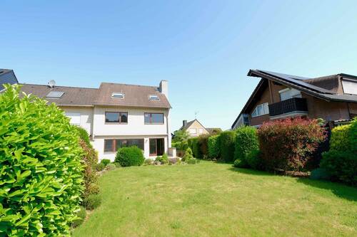 Titel - Familienhaus mit Traumgarten - großzügiges Reihenendhaus in begehrter Lage von Dormagen-Zons