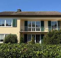 Exklusives Zweifamilienhaus beim Englischen Garten mit vielen Modernisierungen, Balkon & Garage - Neuburg an der Donau