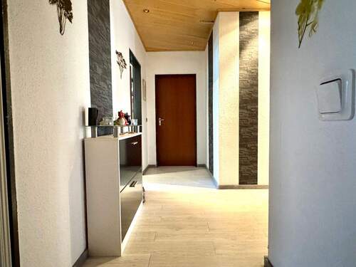 Flur - 4 Zimmer Etagenwohnung zum Kaufen in Wunstorf