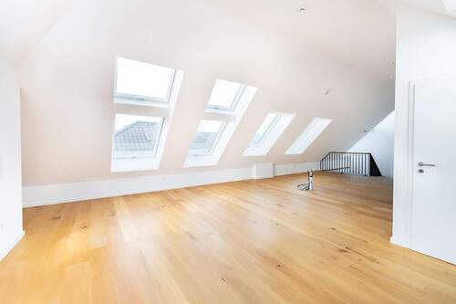 Koch- und Wohnbereich 3 - 5 Zimmer Etagenwohnung in Offenbach am Main