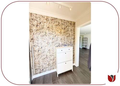 Eingangsbereich mit Garderobe und Schrank
- 