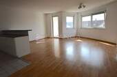 Blick in Wohnzimmer - Etagenwohnung mit 60,00 m&sup2; in Mainz-Kastel zum Kaufen