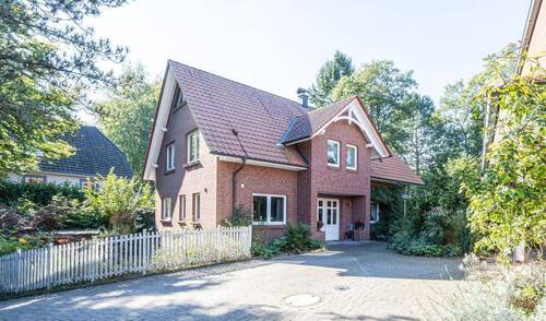 Hausansicht vorn.jpg - Idyll trifft Platzwunder: Das perfekte Einfamilienhaus für die große Familie