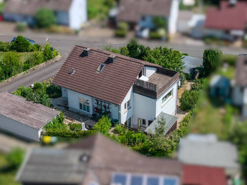 Aufnahme aus der Vogelperspektive - 8 Zimmer Einfamilienhaus in Marburg