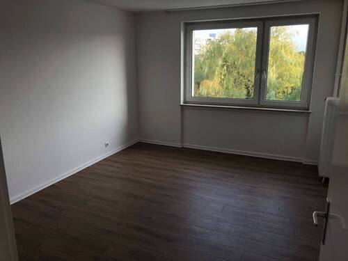 Zimmer (2) - 2 Zimmer Etagenwohnung zum Kaufen in Offenbach am Main