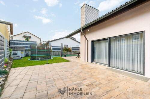 Terrassenfläche mit Garten - 