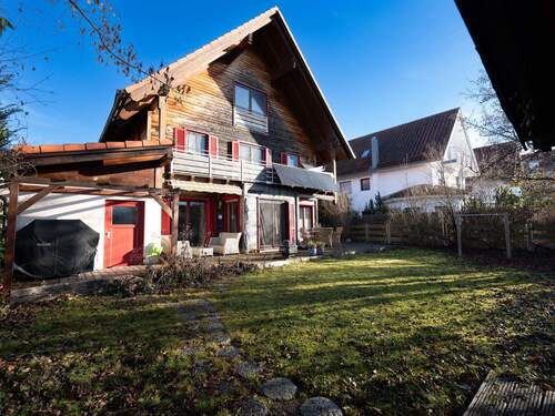 Haus-/Gartenansicht - Familienparadies - großzügiges 6-Zimmer-Massivholzhaus mit großem Garten in ruhiger Lage