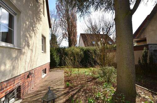 Außen vorne 2 - 4 Zimmer Einfamilienhaus zum Kaufen in Berlin